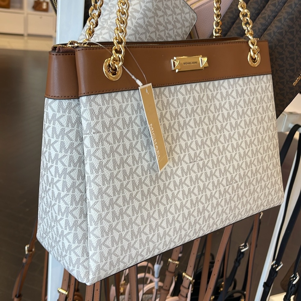 Michael Kors Whitney Medium Signature Logo Tote Bag
Vanilla
NWT - Picture 2 of 16